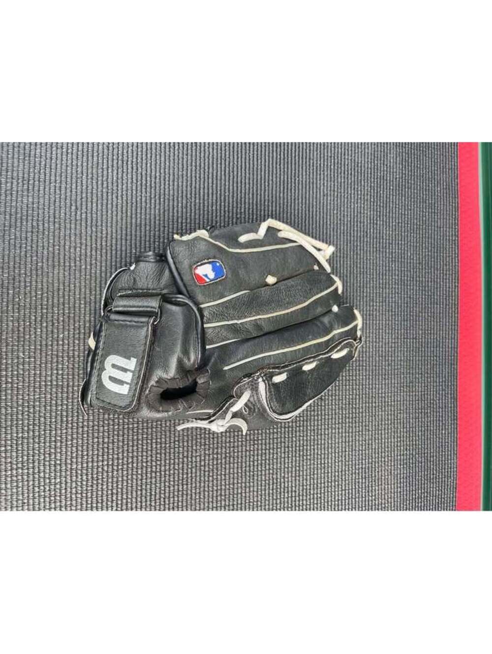 Wilson EZ Catch T-Ball Baseball Glove 10" Black White RHT A0425 ZS10-MLB